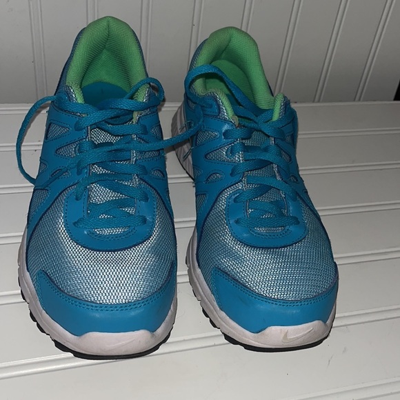 Nike blue sneakers size 6.5Y - Picture 7 of 7